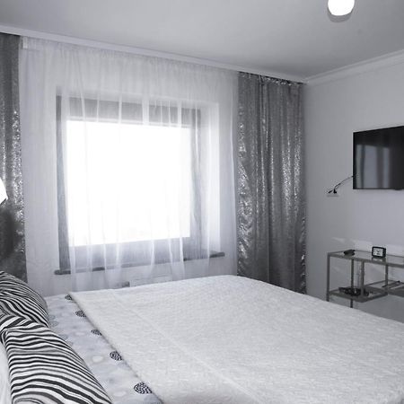 Lyra63 Large 80Sq M Top 14 Floor Siauliai  Luaran gambar