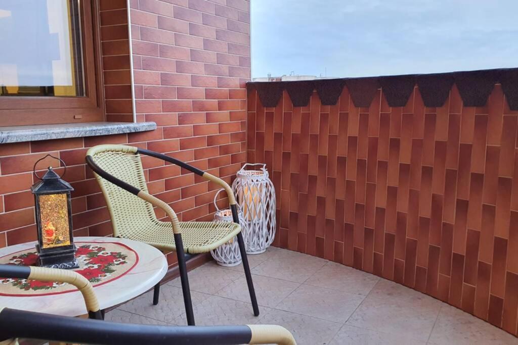 Lyra63 Large 80Sq M Top 14 Floor Siauliai  Luaran gambar