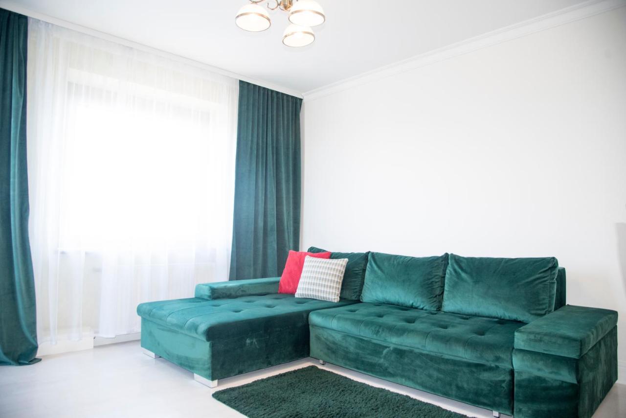 Lyra63 Large 80Sq M Top 14 Floor Siauliai  Luaran gambar