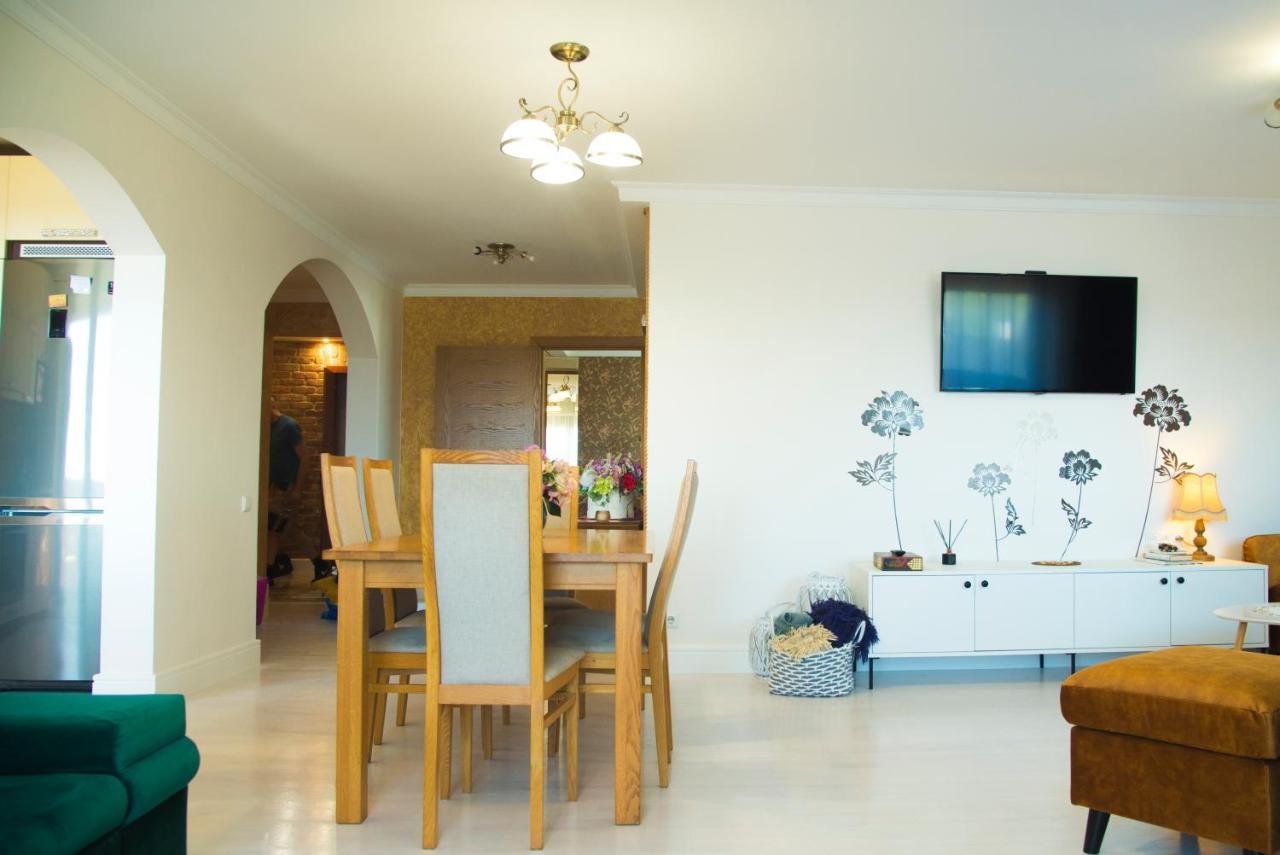 Lyra63 Large 80Sq M Top 14 Floor Siauliai  Luaran gambar
